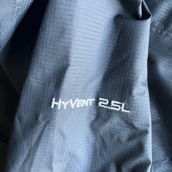 TNF Rain Jacket Medium - Picture 8 of 15